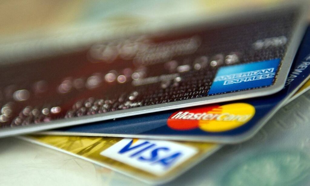 vários cartões de crédito