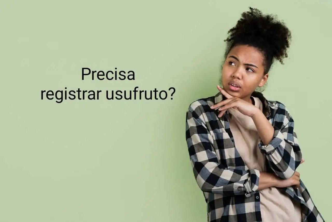 jovem com dúvida olhando título da postagem Precisa registrar usufruto?